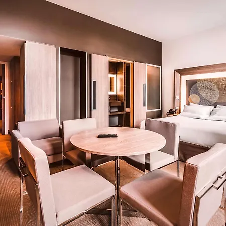 Novotel Centre Wilson 4*