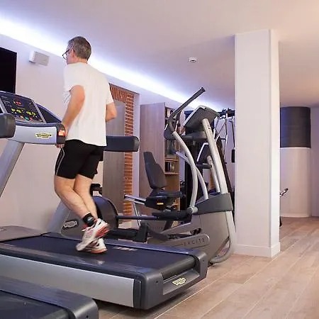 Novotel Centre Wilson 4*