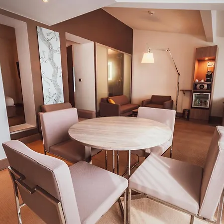 Novotel Centre Wilson 4*