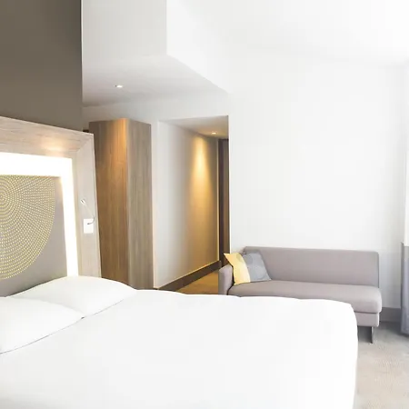 Novotel Centre Wilson 4*