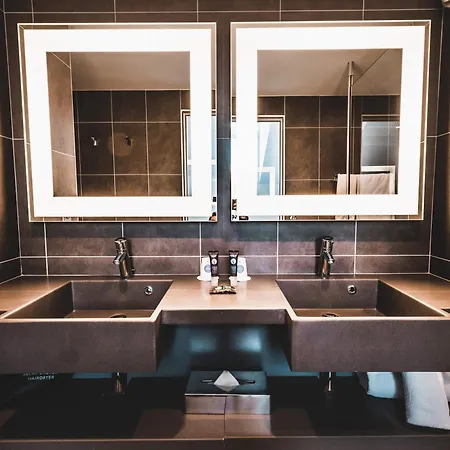 Novotel Centre Wilson 4*