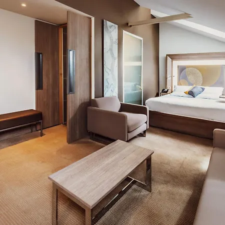 Novotel Centre Wilson 4*