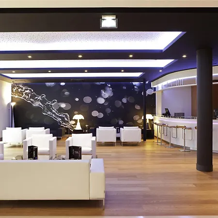 Novotel Centre Wilson 4*