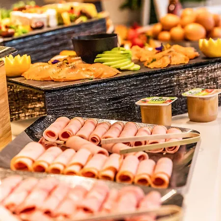 Novotel Centre Wilson Hotel 4*