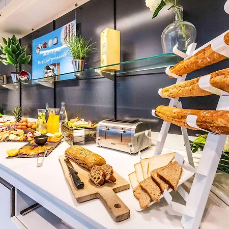Novotel Centre Wilson 4*