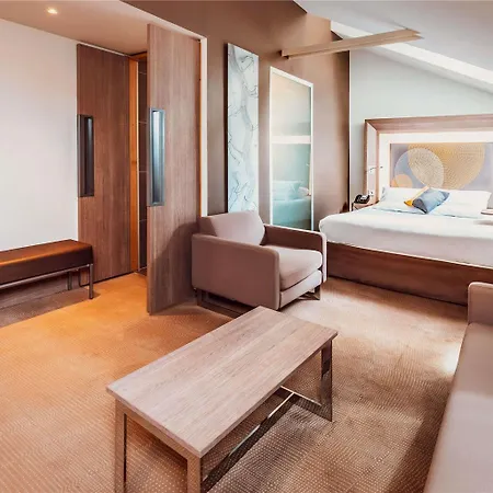 Novotel Centre Wilson 4*