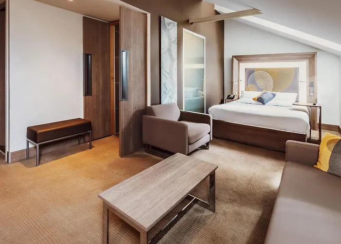 Novotel Centre Wilson 4*