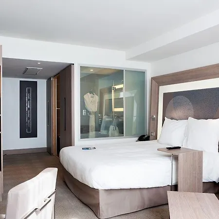호텔 Novotel Centre Wilson 4*